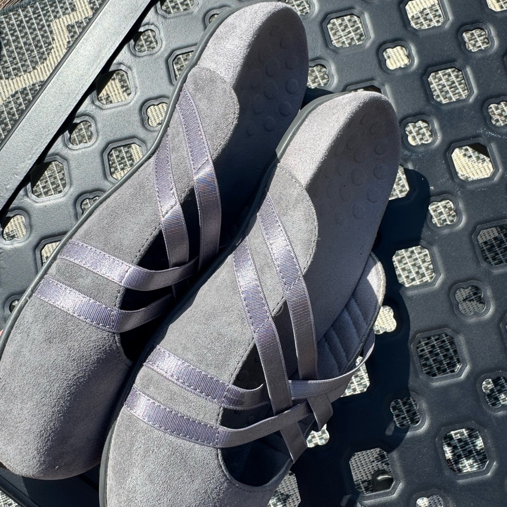 Vionic Gray soft Casual slip-one sandals ☕️🐰 - Picture 3 of 8